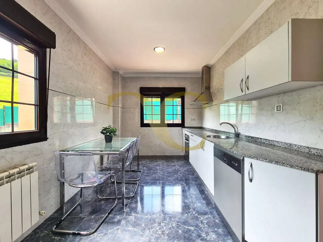 Cocina de Casa o chalet en venta en Gijón  con Calefacción, Jardín privado y Balcón