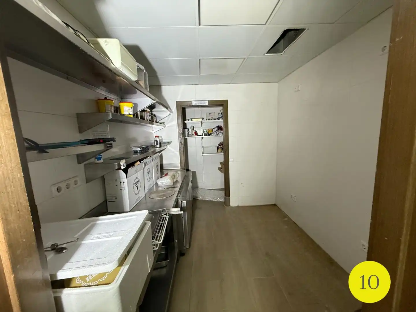 Cuina de Local en venda en Barcelona amb Aire condicionat i Calefacció