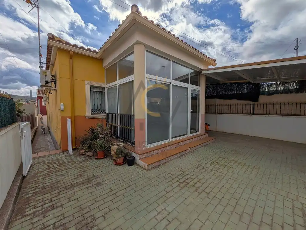 Casa amb jardí en venda a Avenida Castilla De, imagen 2