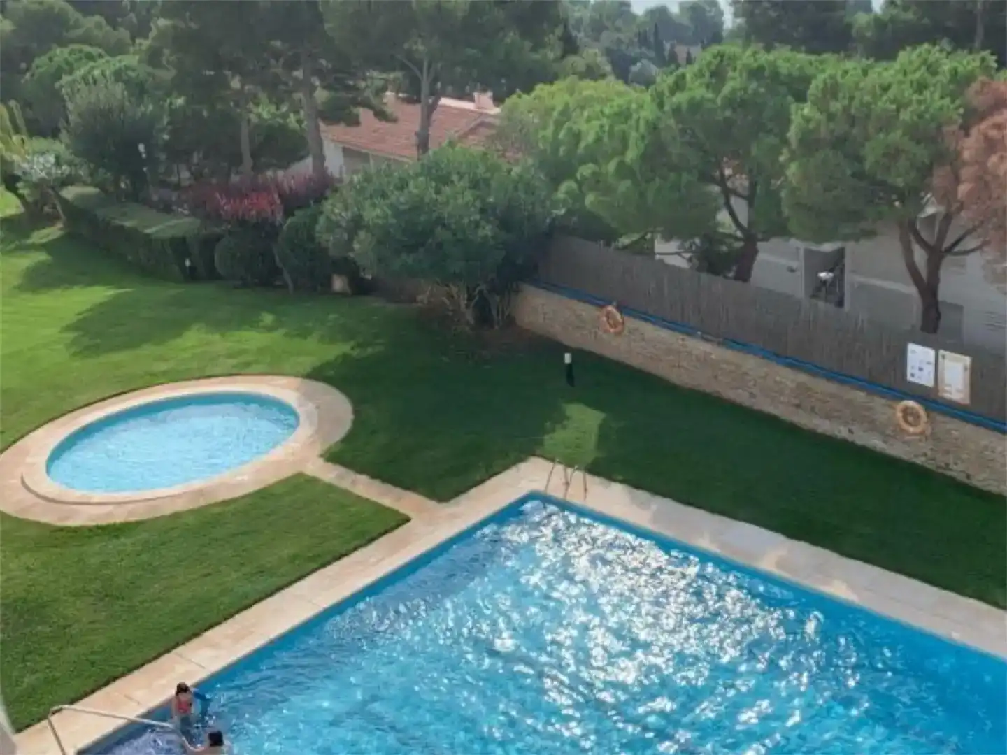 Schwimmbecken von Garage zum Verkauf in Begur