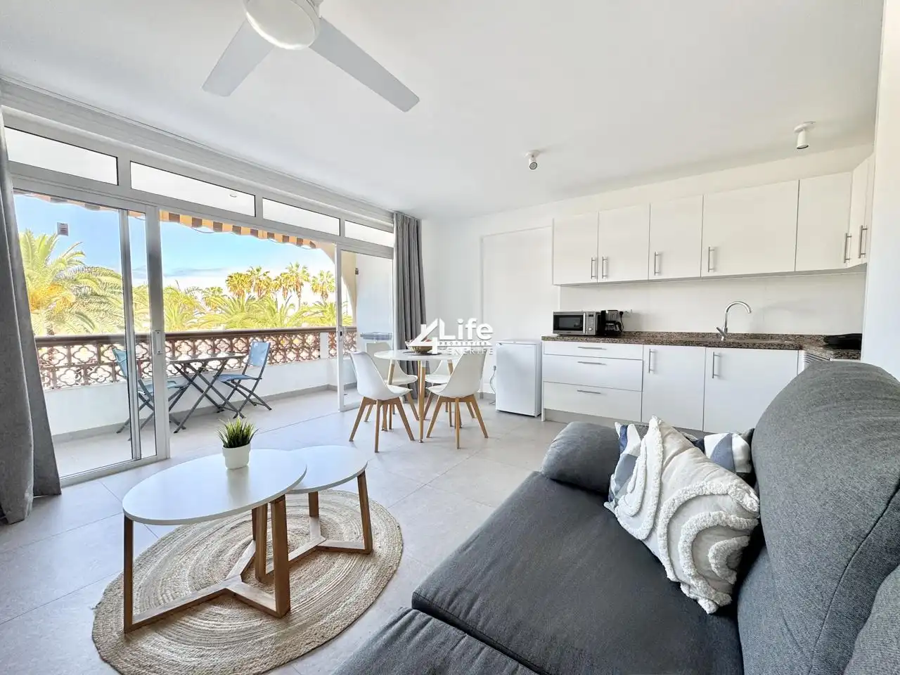 Vista exterior de Apartamento en venta en Arona con Terraza, Amueblado y Balcón