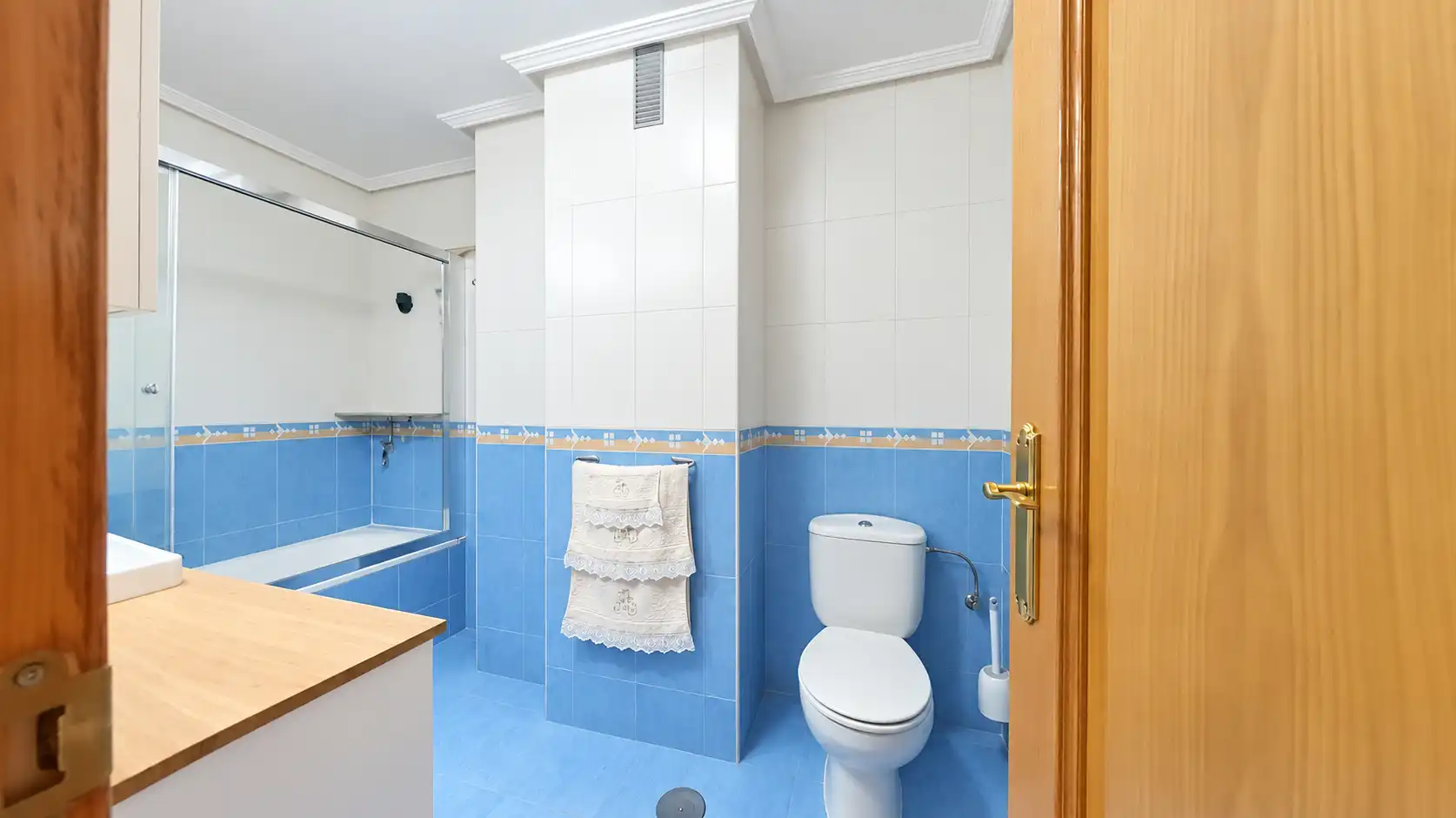 Baño de Piso en venta en Talavera de la Reina con Aire acondicionado, Calefacción y Balcón