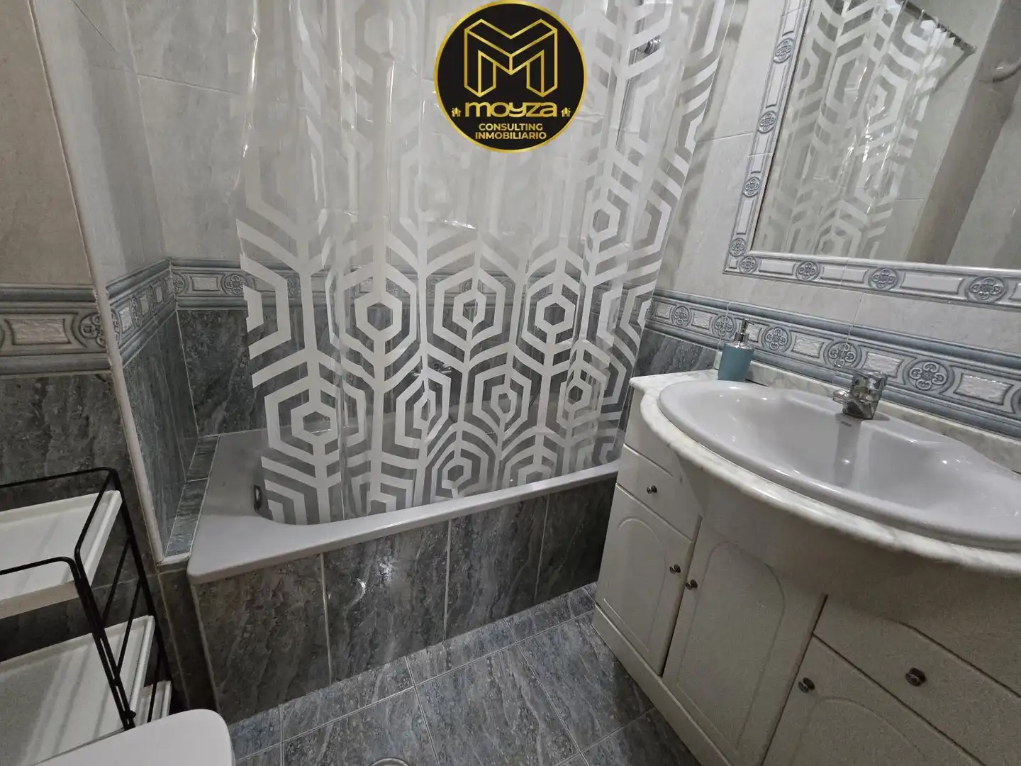 Badezimmer von Wohnung zur Miete in Jaén mit Klimaanlage, Heizung und Balkon