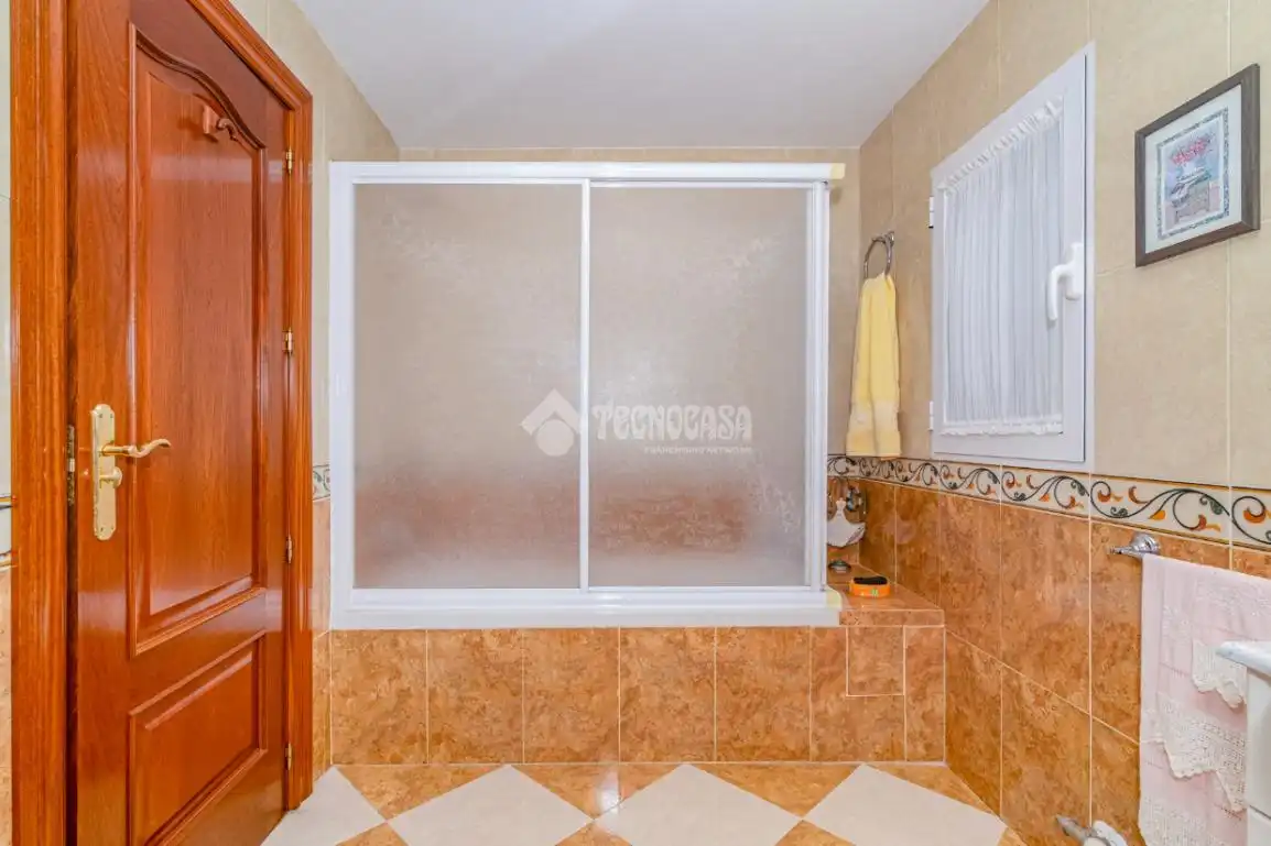 Bathroom of Houses for sale in Cenes de la Vega  with Terrace and Swimming Pool