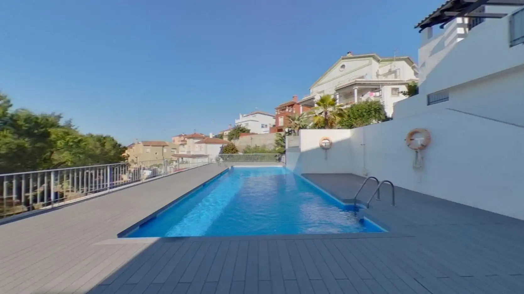 Piscina de Planta baixa en venda en Marbella amb Piscina i Piscina comunitària