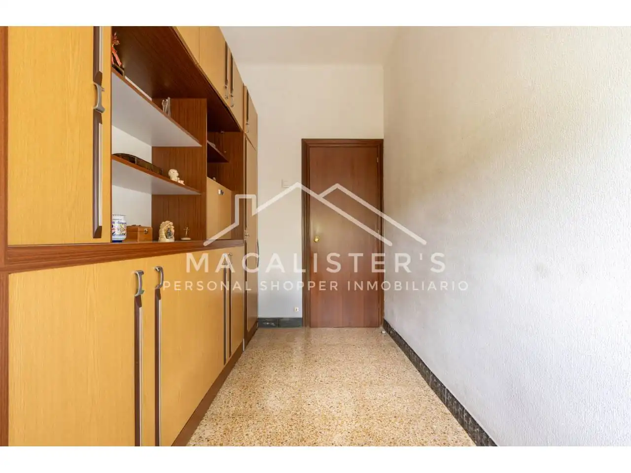 Flat for sale in Barcelona  with Air Conditioner and Balcony