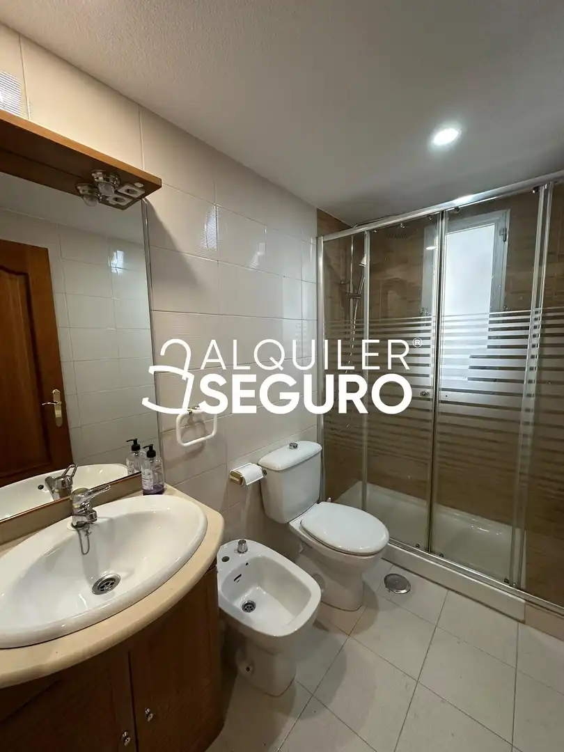 Badezimmer von Wohnung zur Miete in Fuenlabrada mit Heizung, Terrasse und Schwimmbad