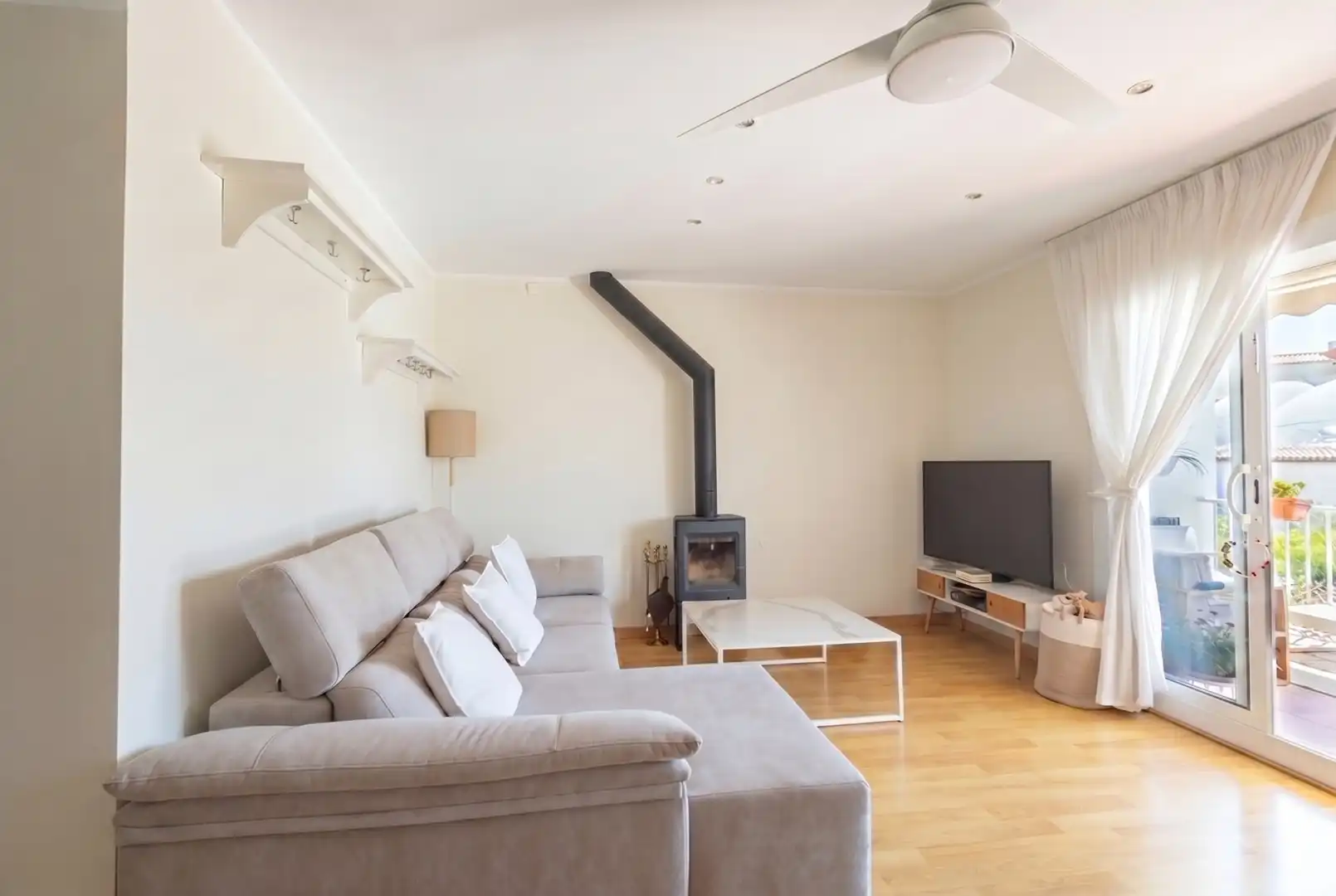 Sala de estar de Piso en venta en Sitges con Aire acondicionado, Calefacción y Parquet