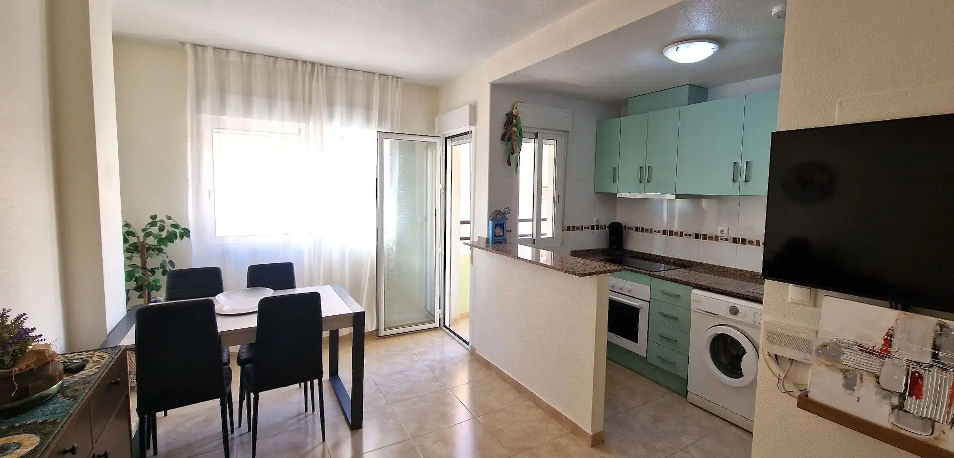 Cocina de Apartamento de alquiler en Torrevieja con Balcón y Internet