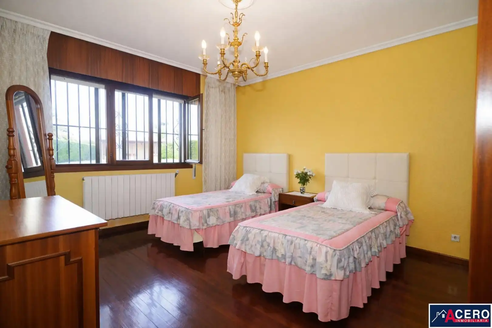 Schlafzimmer von Haus oder Chalet zum Verkauf in Camargo mit Privatgarten, Parkett und Schwimmbad