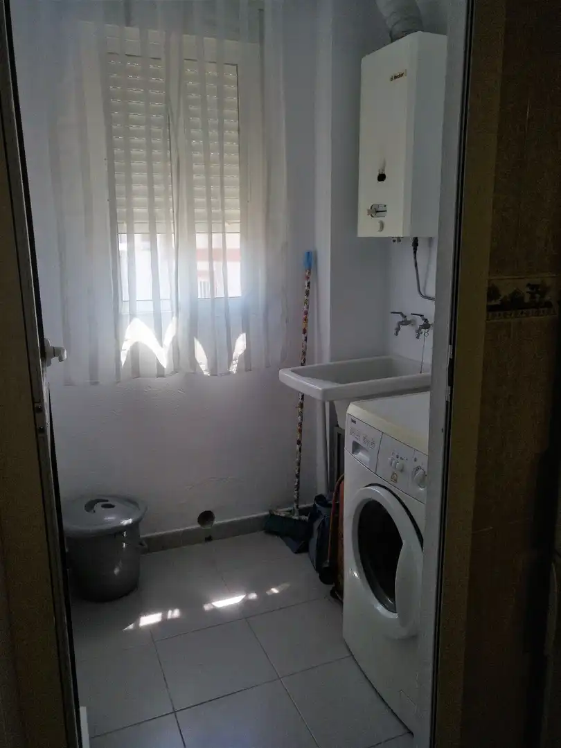 Baño de Piso en venta en Cortegana con Horno, Microondas y Balcón