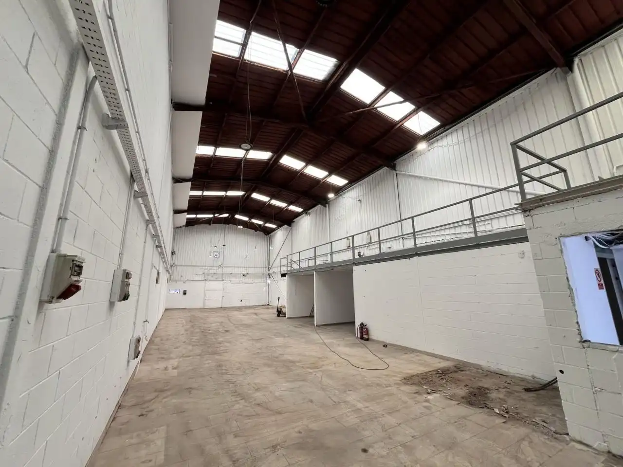 Fabrikhallen zum Verkauf in Sant Esteve Sesrovires mit Alarm