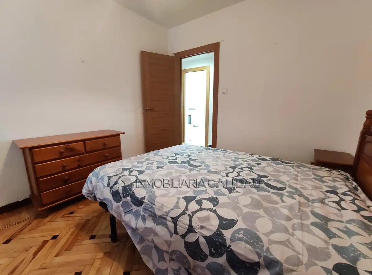 Bedroom of Flat for rent in Burgos  with Heating, Terrace and Storage room