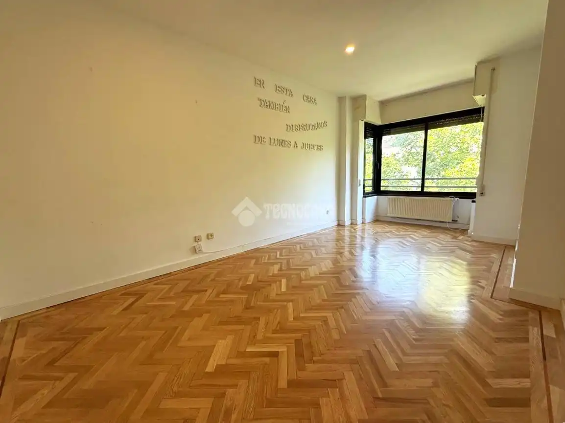Flat for rent in Madrid  with Parquet flooring, Storage room and Balcony