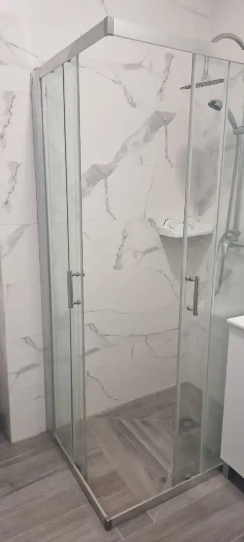 Bany de Local en venda en Barcelona amb Parquet, Moblat i Alarma