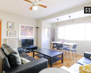 Living room of Flat to rent in  Madrid Capital  with Air Conditioner, Heating and Furnished