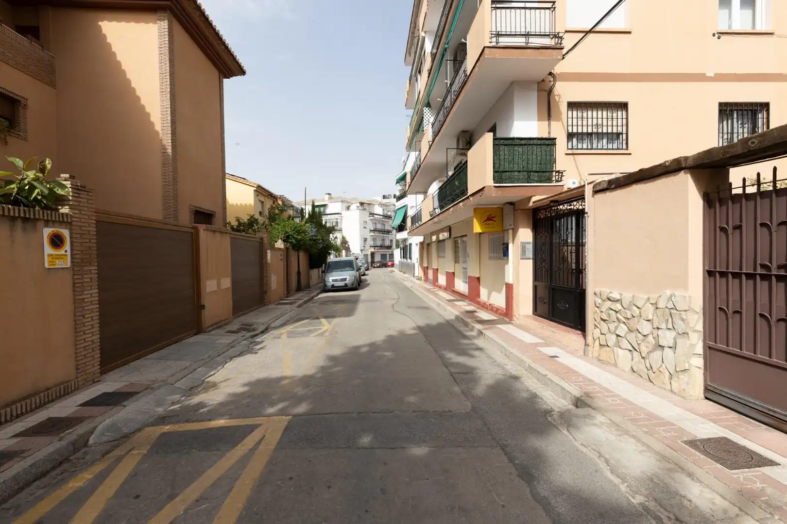 Vista exterior de Pis en venda en Granada amb Balcó