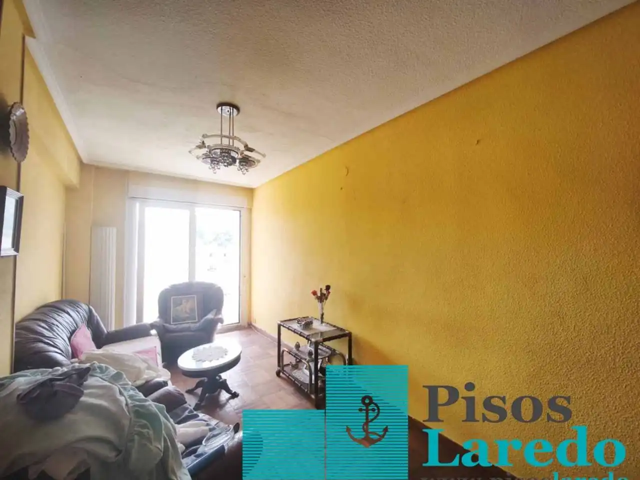 Sala d'estar de Pis en venda en Laredo amb Calefacció, Parquet i Terrassa