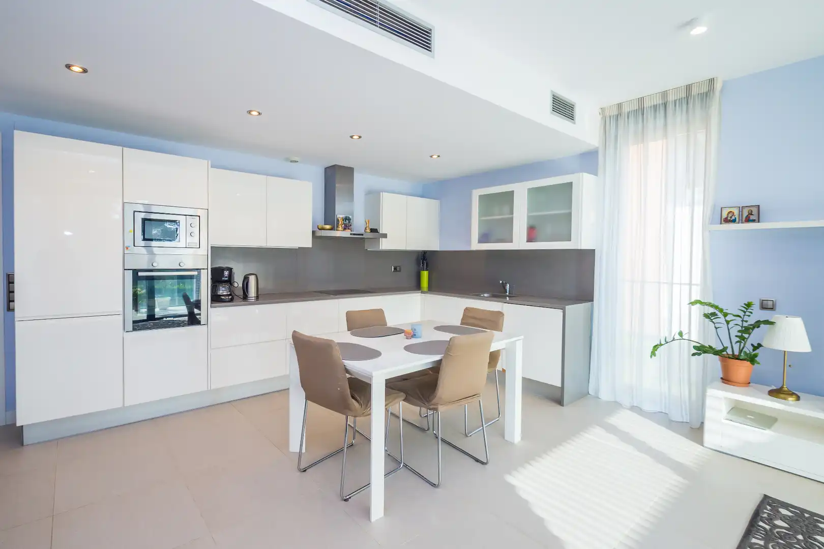 Kitchen of Flat for sale in Castell d'Aro, Platja d'Aro i s'Agaró  with Air Conditioner, Heating and Terrace