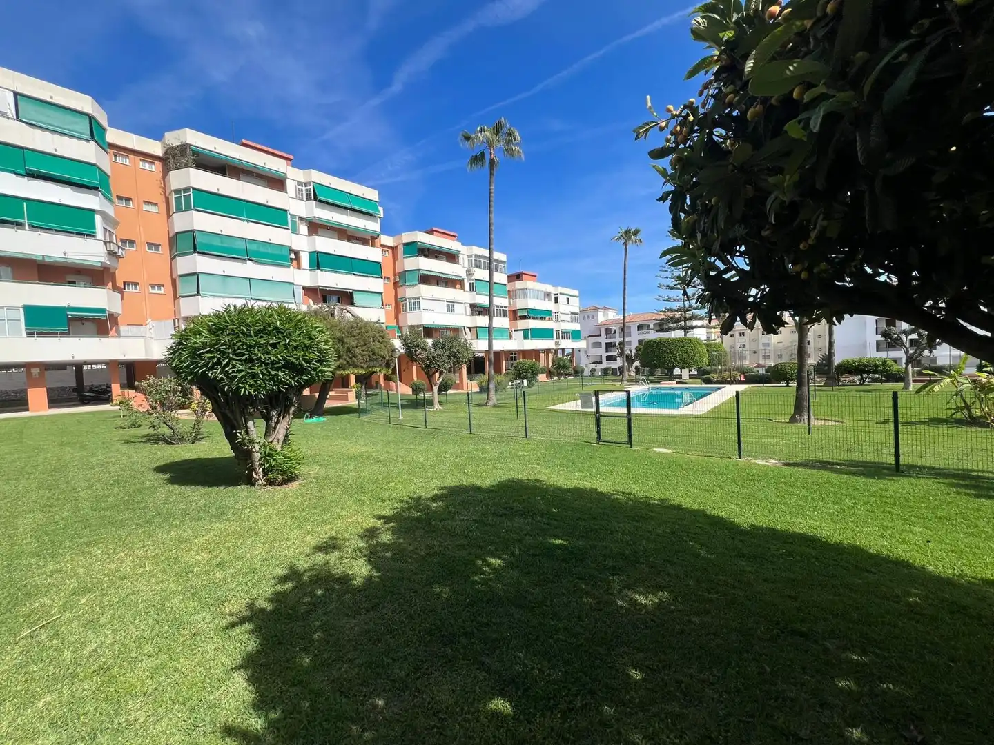 Außenansicht von Wohnung zum Verkauf in Torremolinos mit Klimaanlage, Privatgarten und Terrasse