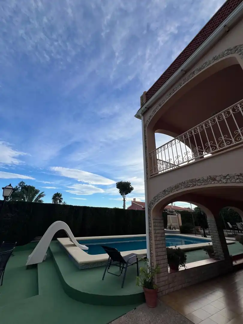Vista exterior de Casa o xalet en venda en Benidorm amb Aire condicionat, Terrassa i Traster