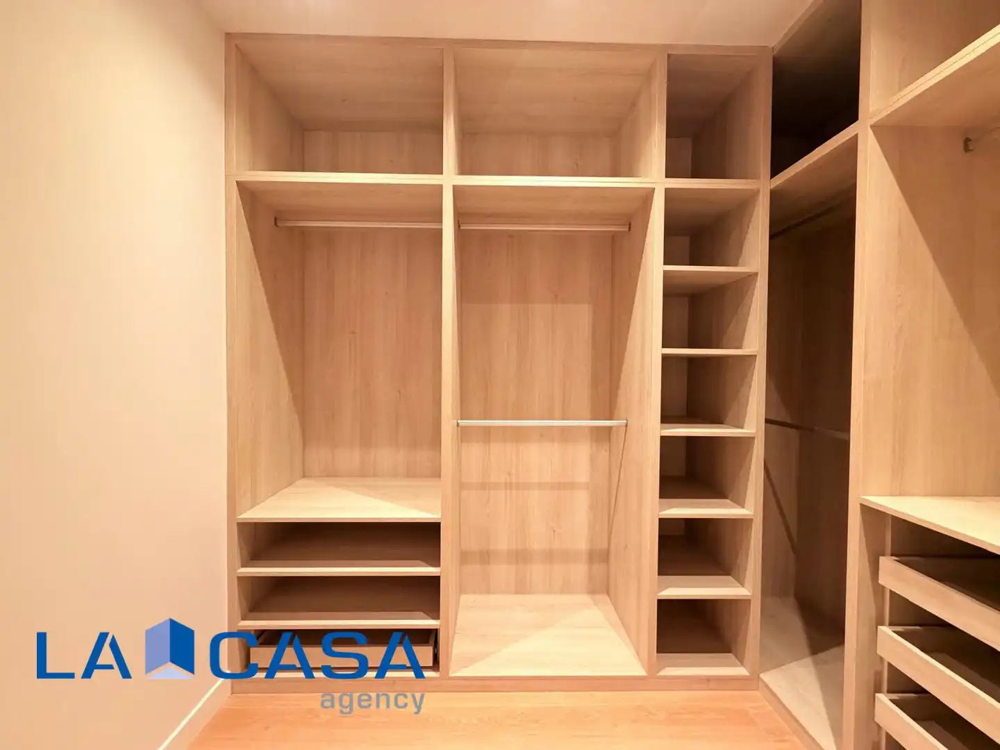 Habitación de Planta baja en venta en Madrid con Calefacción