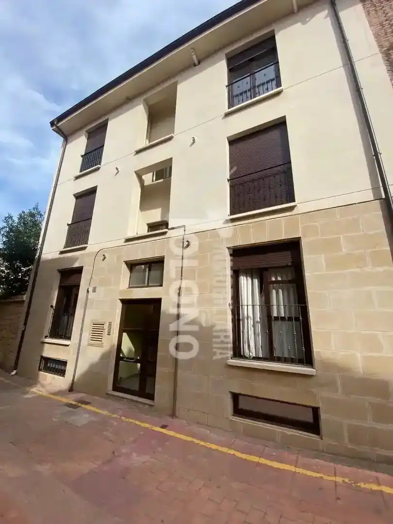 Vista exterior de Apartament en venda en Casalarreina amb Calefacció, Parquet i Moblat