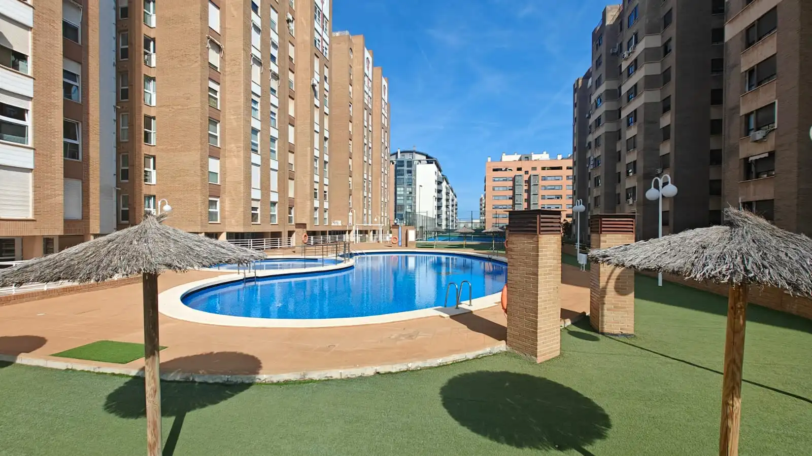 Swimming pool of Flat for sale in Valencia  with Air Conditioner, Furnished and Oven