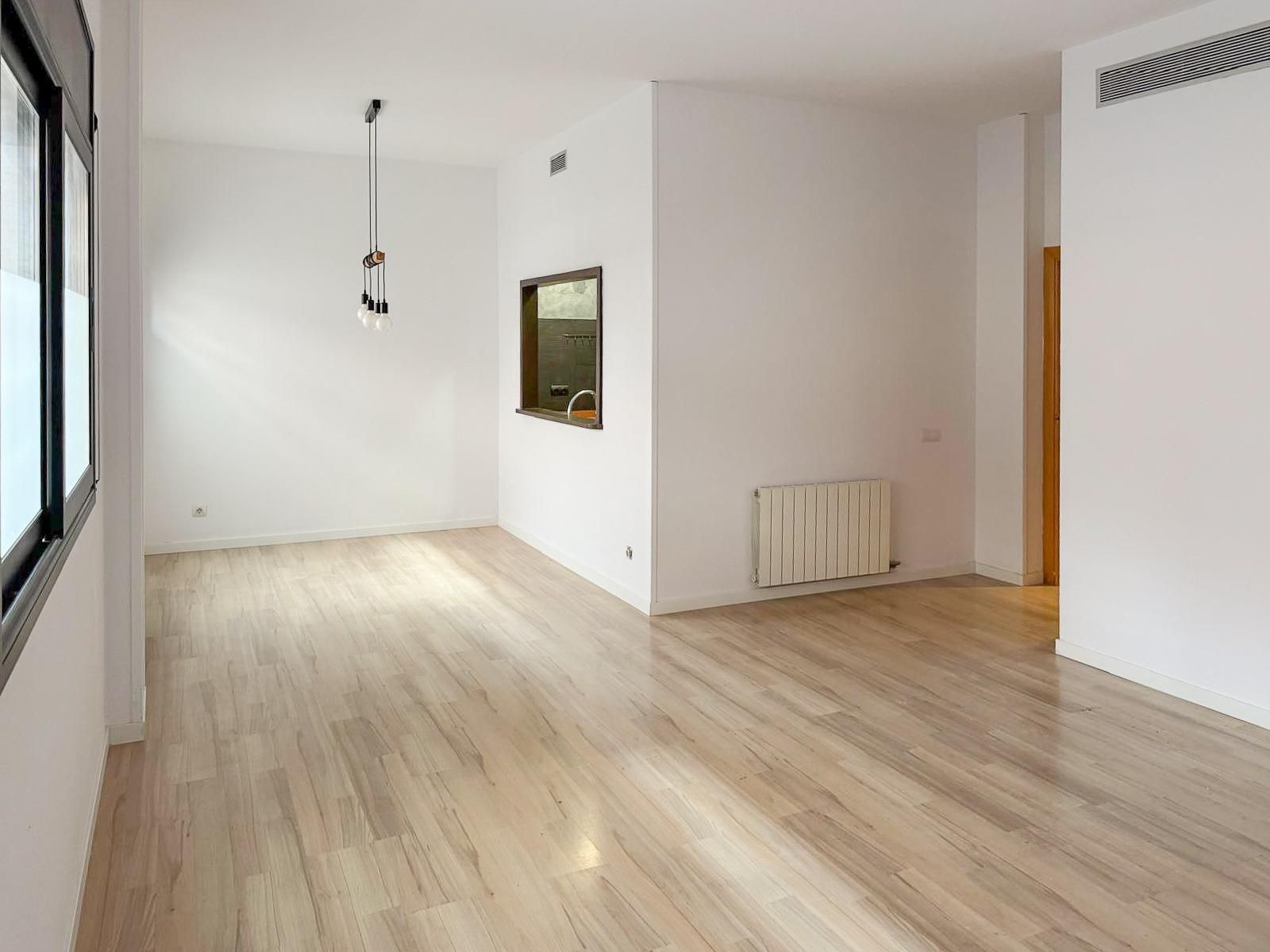 Living room of Planta baja for sale in Badalona  with Air Conditioner, Heating and Parquet flooring