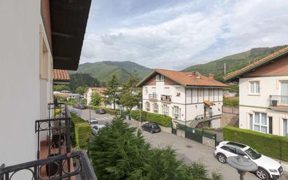 Außenansicht von Einfamilien-Reihenhaus zum verkauf in Mendaro mit Heizung, Privatgarten und Terrasse