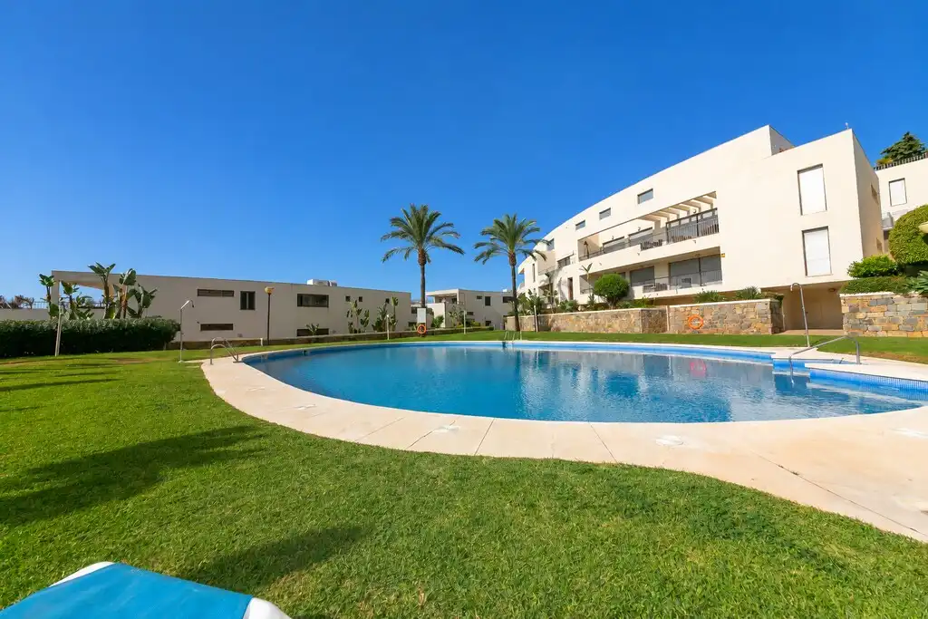 Apartament amb piscina en venda a Río Real - Los Monteros