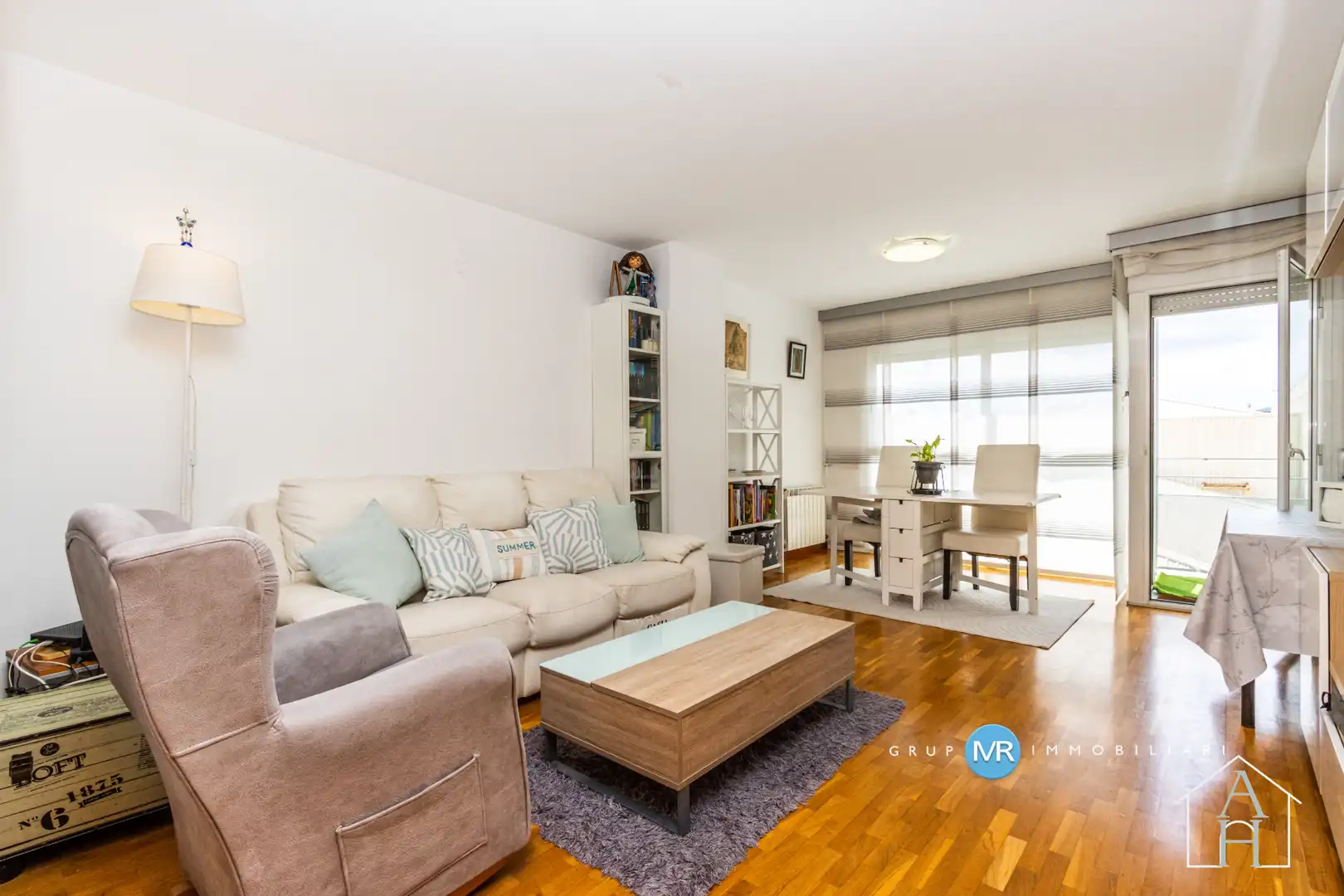 Living room of Flat for sale in Terrassa  with Air Conditioner, Heating and Parquet flooring