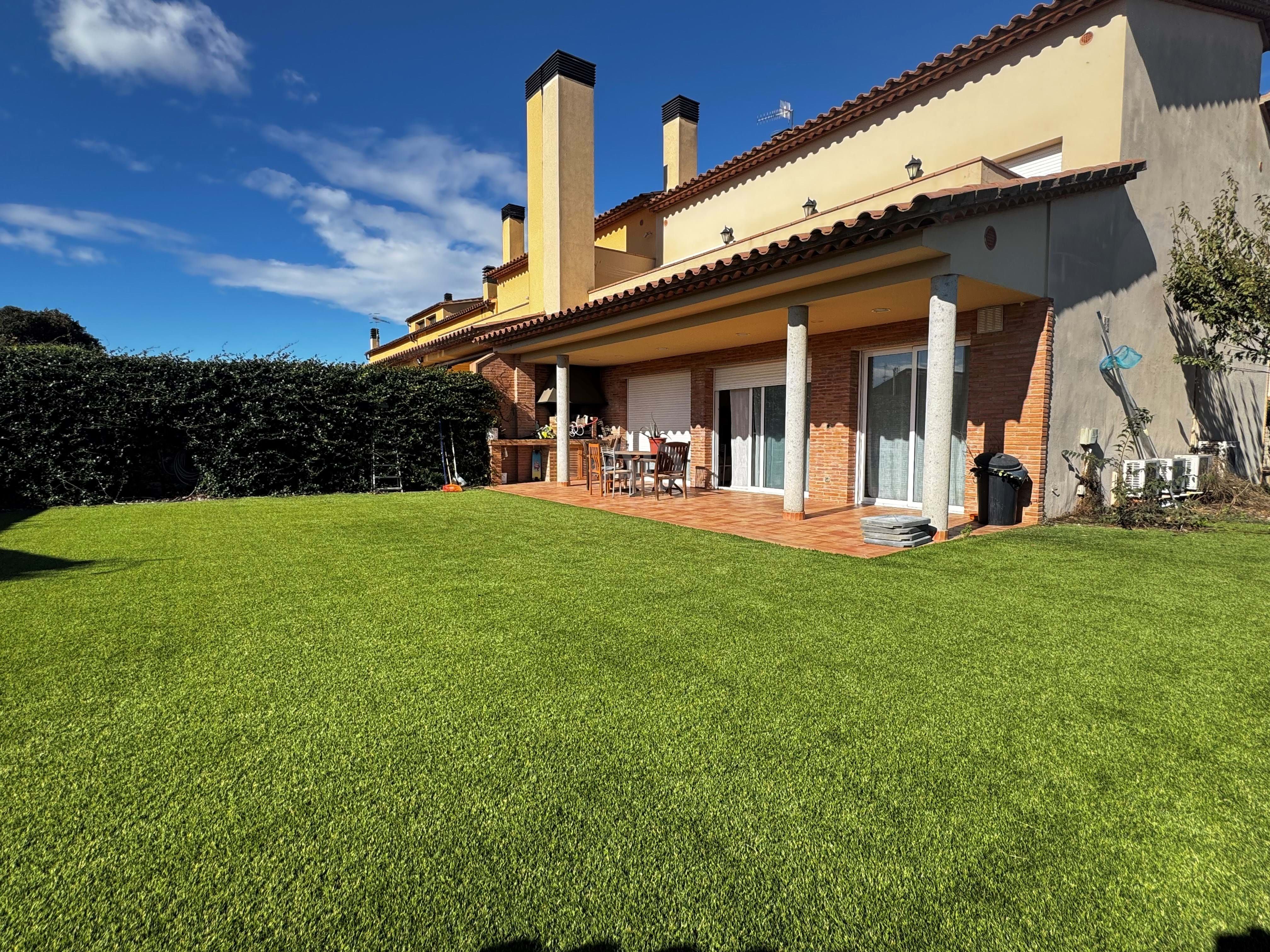 Garden of Single-family semi-detached for sale in Vilanova i la Geltrú  with Air Conditioner, Heating and Terrace