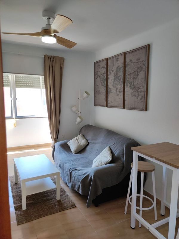 Sala de estar de Piso de alquiler en  Almería Capital con Aire acondicionado, Terraza y Amueblado