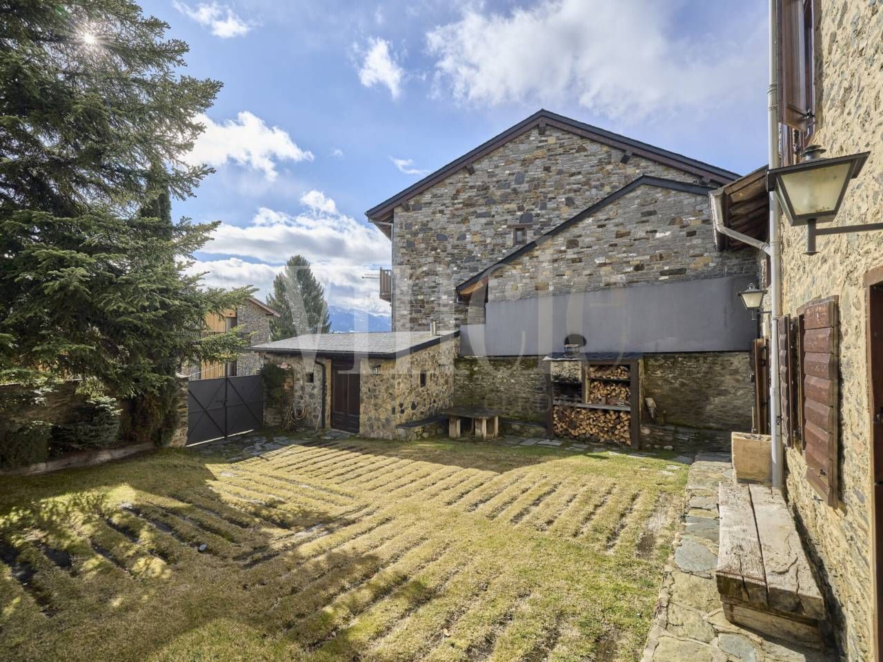 Exterior view of House or chalet for sale in Bolvir  with Heating, Private garden and Parquet flooring