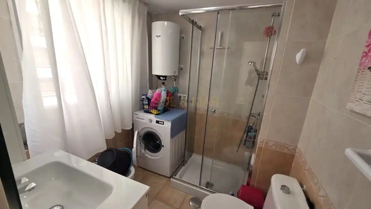 Bany de Apartament en venda en Torremolinos amb Aire condicionat, Calefacció i Moblat