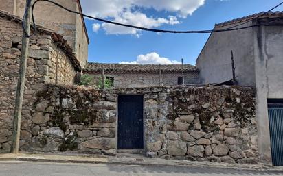 Vista exterior de Casa o xalet en venda en Fresnedilla amb Jardí privat