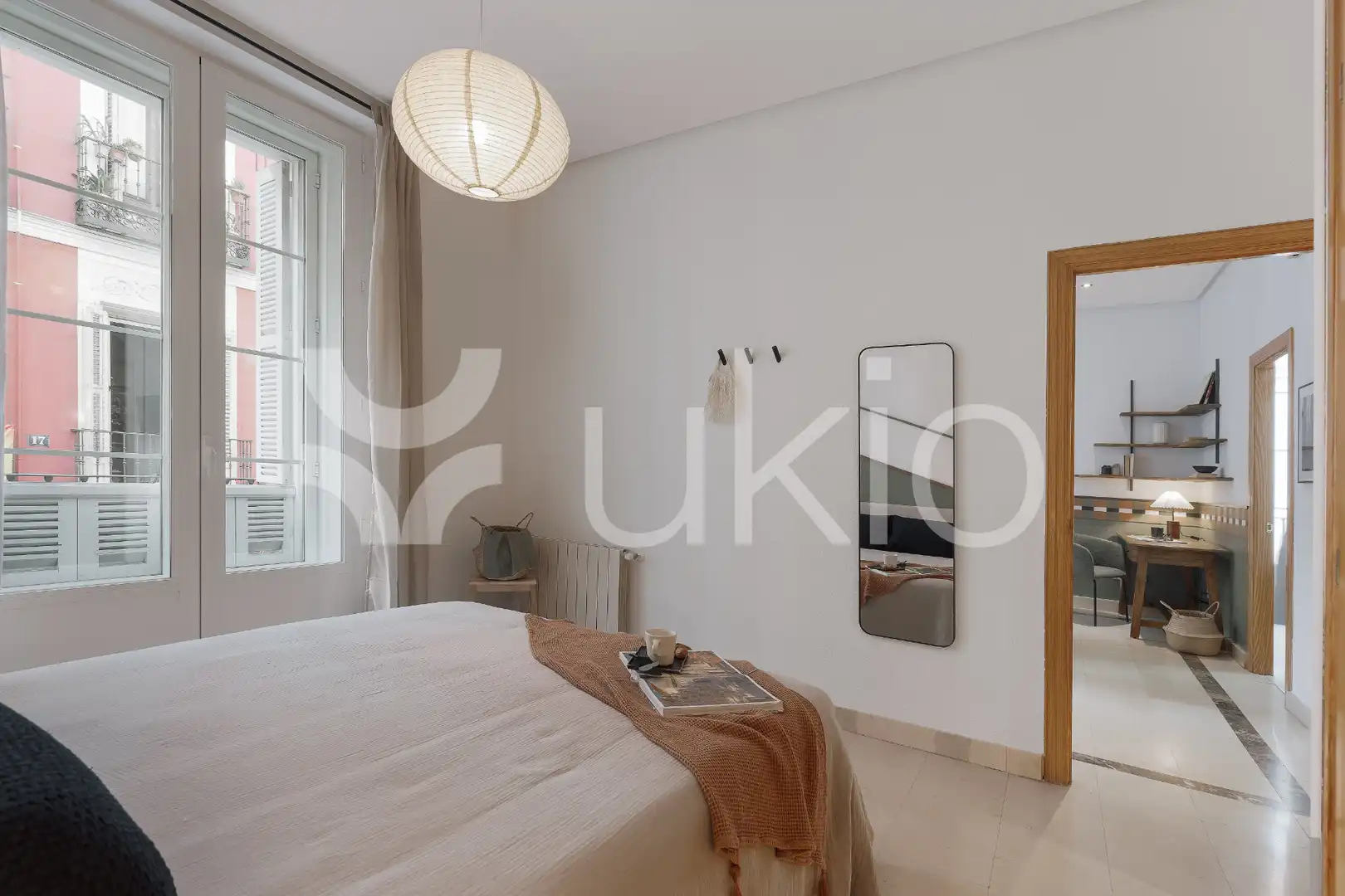 Dormitori de Apartament de lloguer en Madrid amb Aire condicionat, Calefacció i Moblat