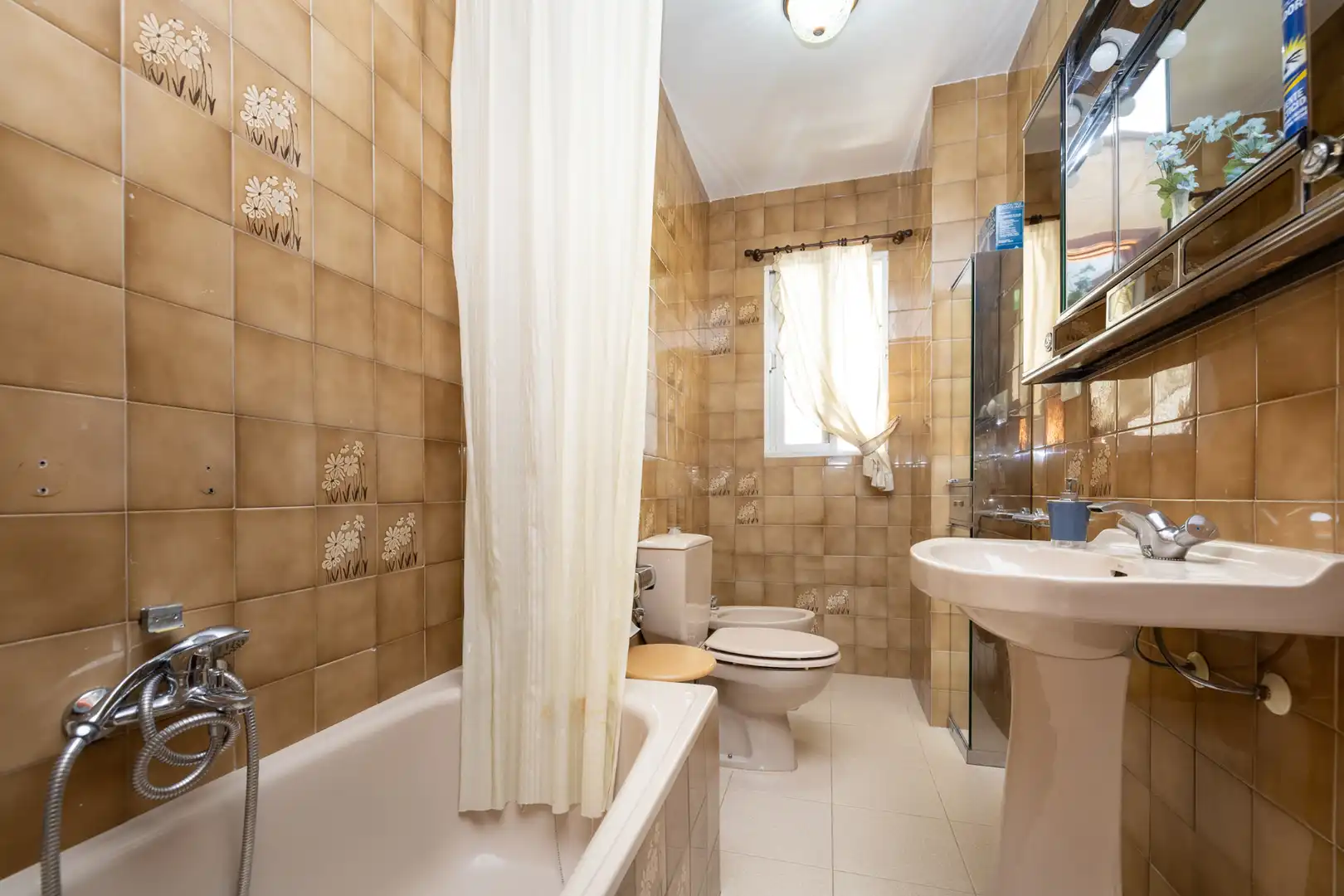 Baño de Piso de alquiler en Granada con Aire acondicionado, Calefacción y Terraza