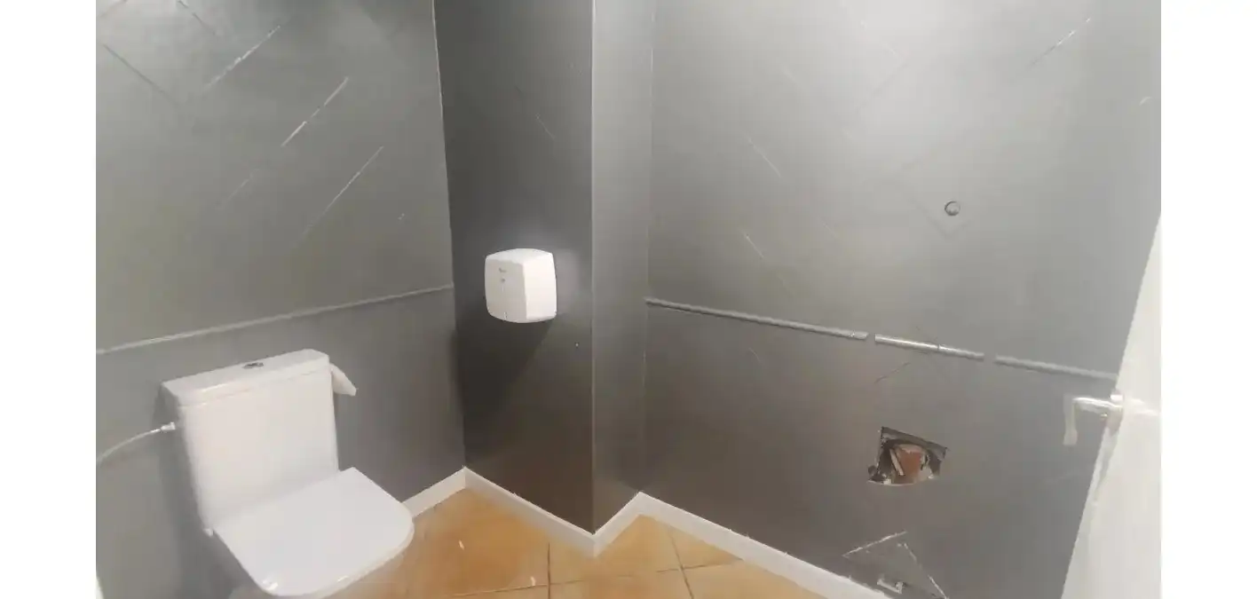Bathroom of Commercial properties for sale in Lloret de Mar  with Air Conditioner, Heating and Furnished
