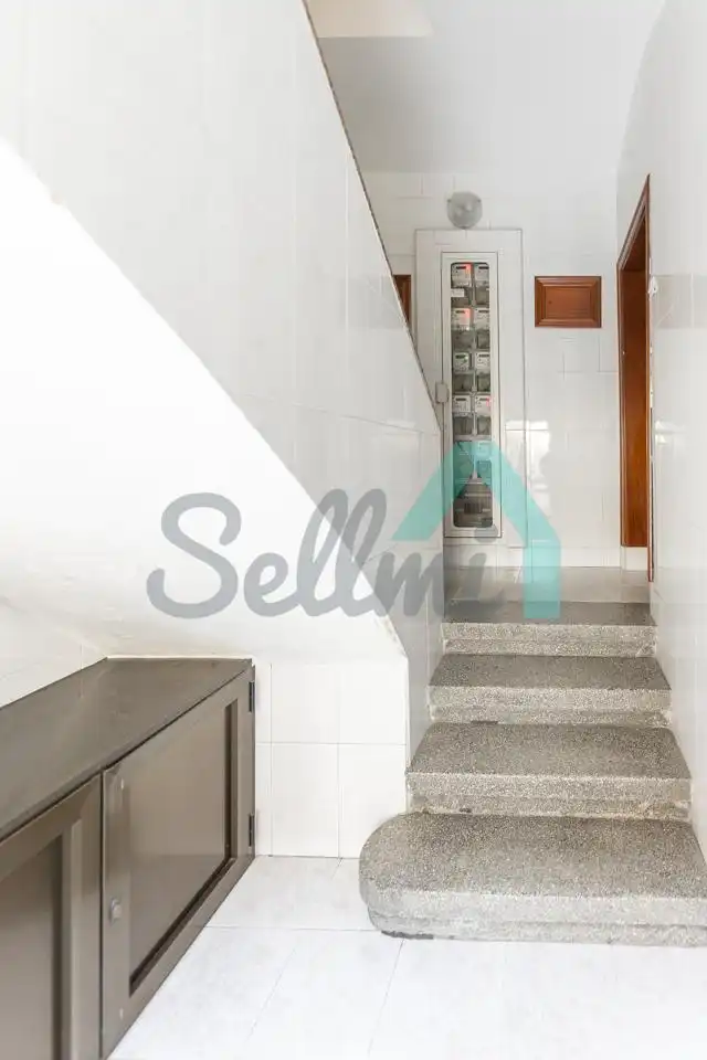 Piso de alquiler en Oviedo  con Calefacción, Terraza y Amueblado