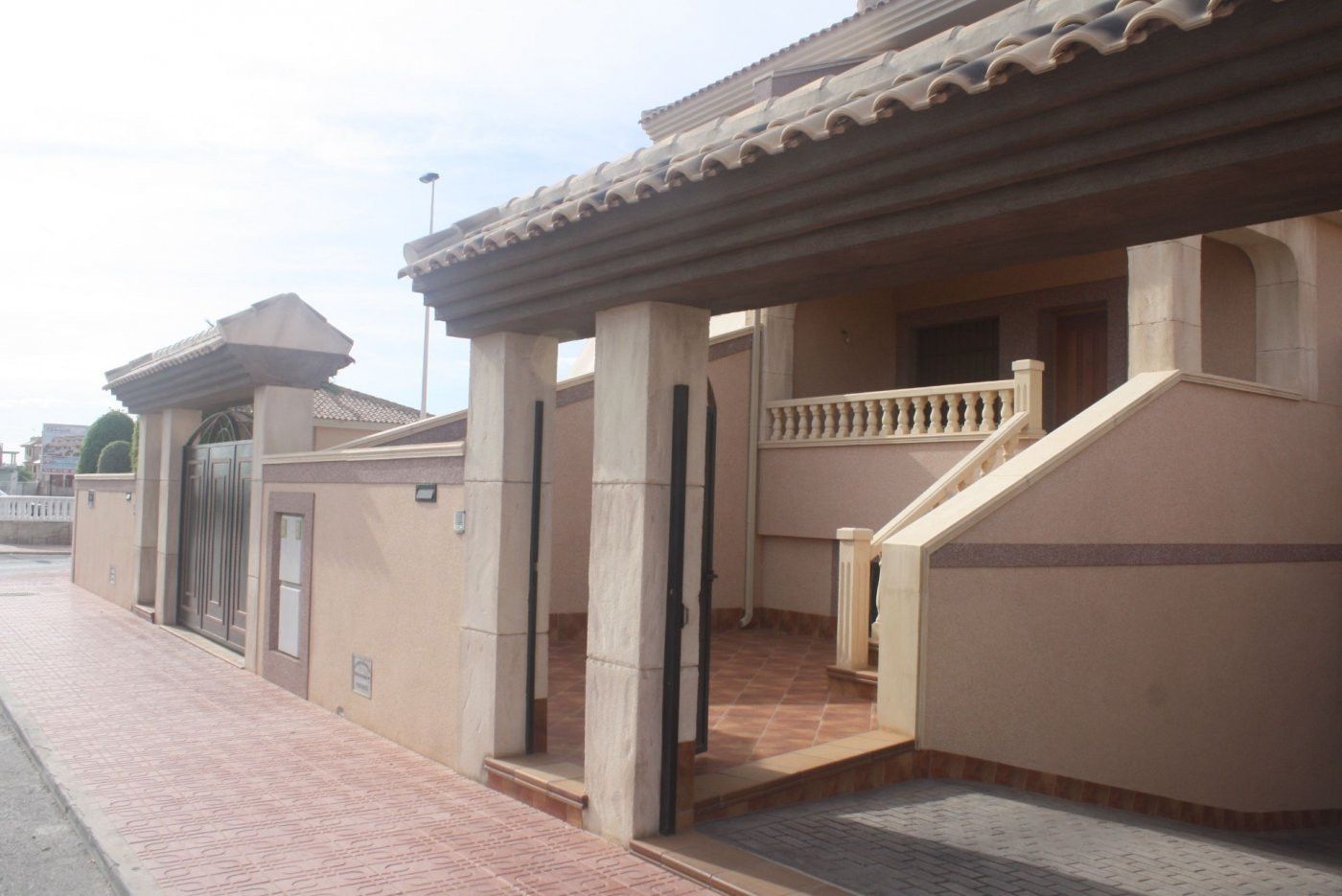 Vista exterior de Finca rústica en venda en Torrevieja amb Aire condicionat, Terrassa i Piscina
