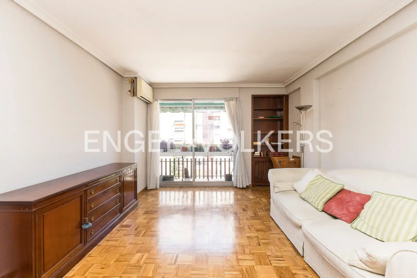 Sala de estar de Piso en venta en Madrid con Calefacción y Balcón