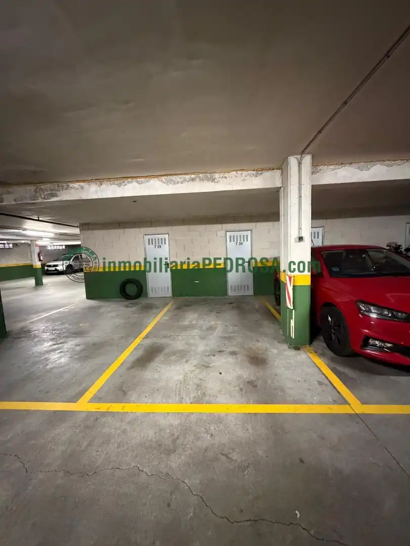 Parkplatz von Wohnung zur Miete in Poio mit Heizung, Abstellraum und Möbliert