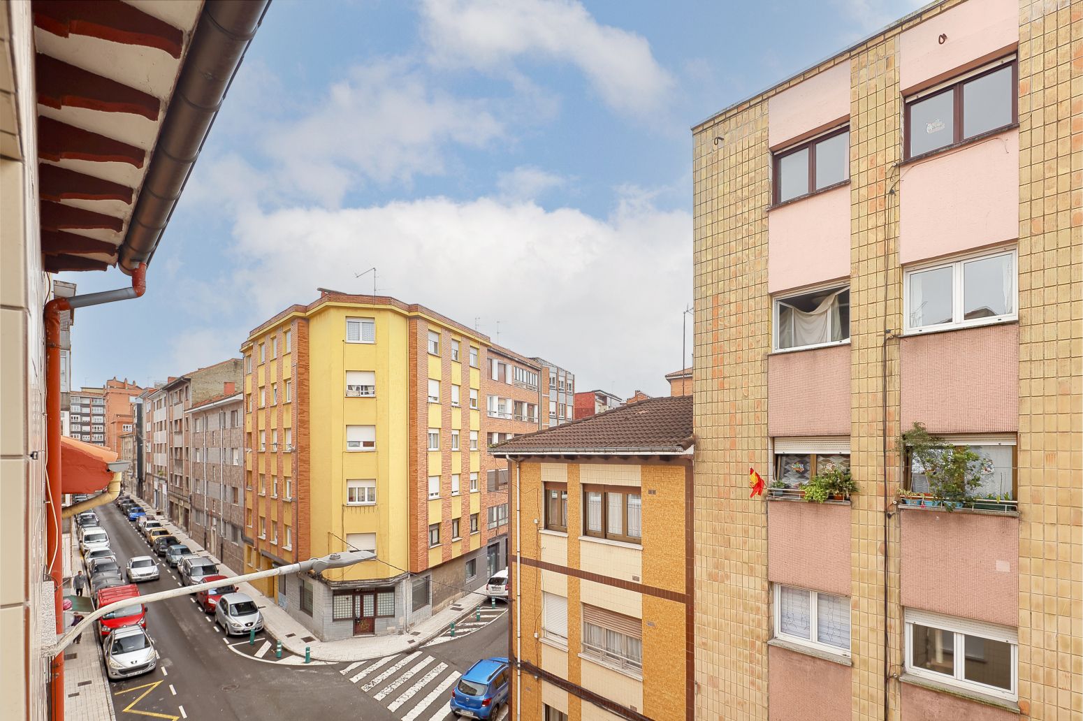 Vista exterior de Pis en venda en Gijón  amb Calefacció i Traster