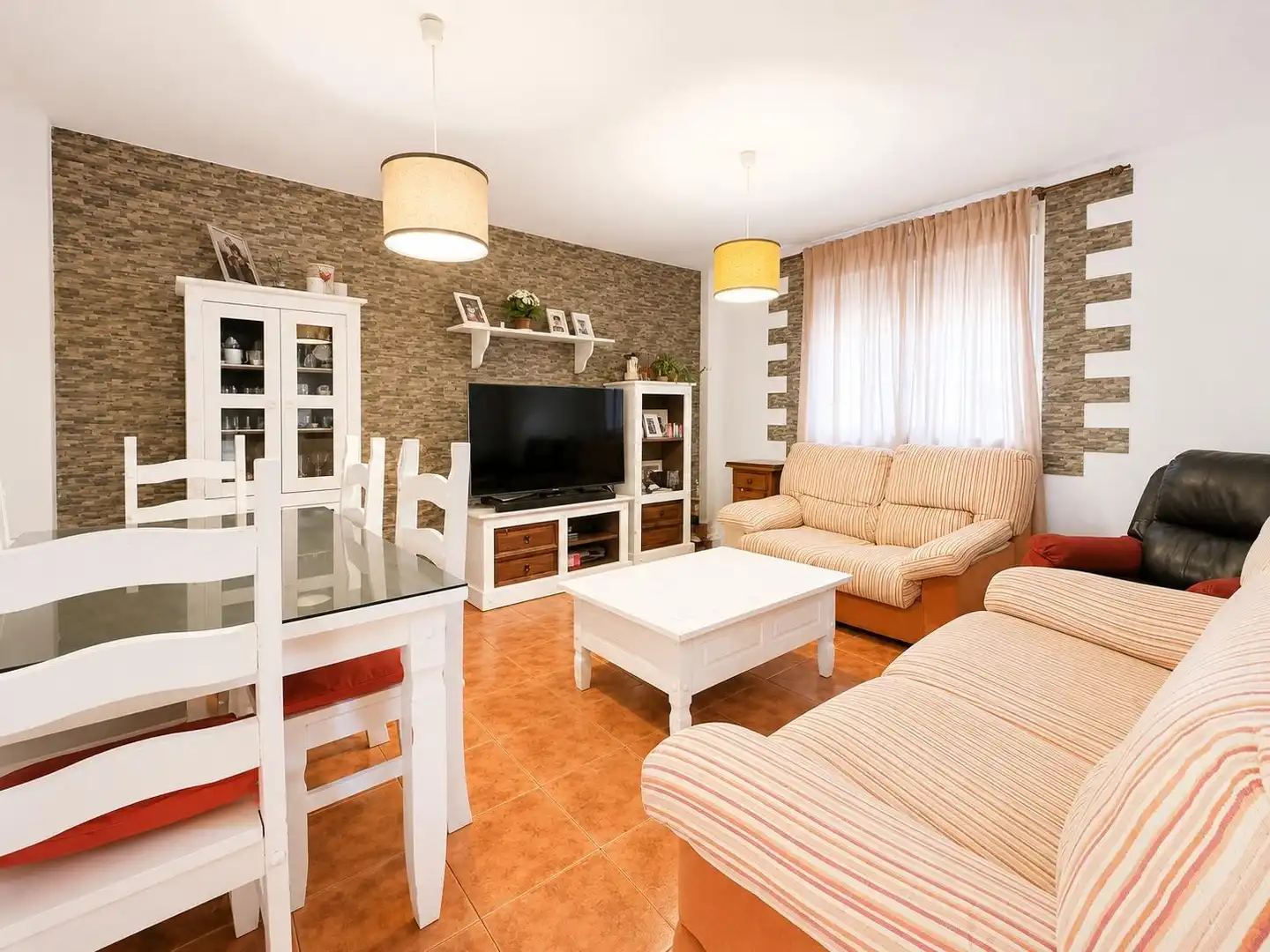 Sala de estar de Casa adosada en venta en La Línea de la Concepción