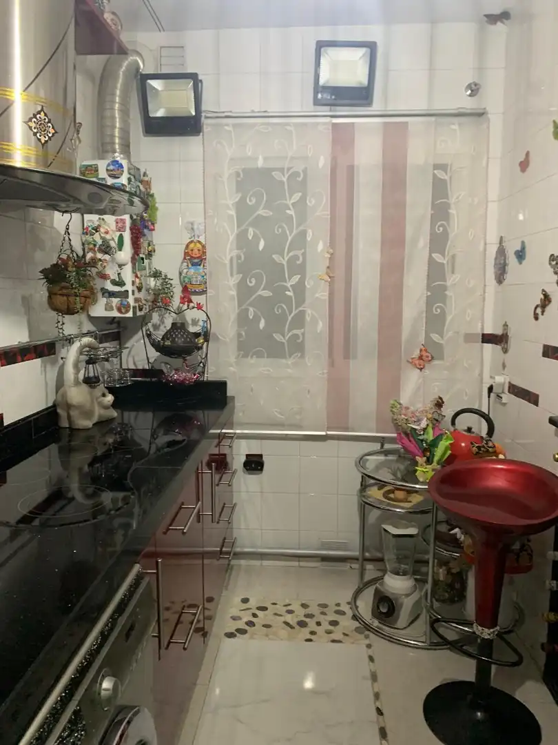 Cuina de Pis en venda en Sevilla amb Aire condicionat, Terrassa i Moblat