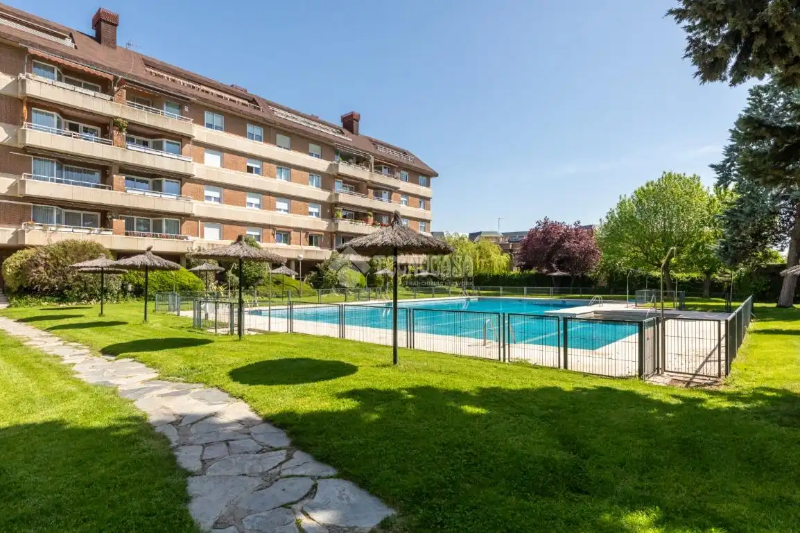 Swimming pool of Flat for sale in Majadahonda  with Terrace