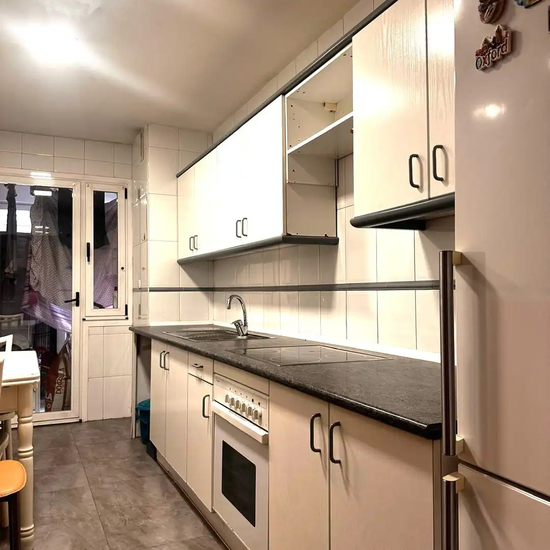 Cocina de Piso en venta en Oviedo  con Calefacción, Parquet y Trastero