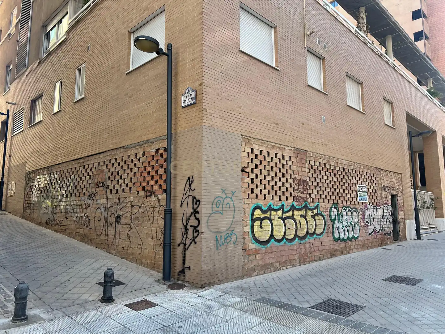 Vista exterior de Local de lloguer en Granada